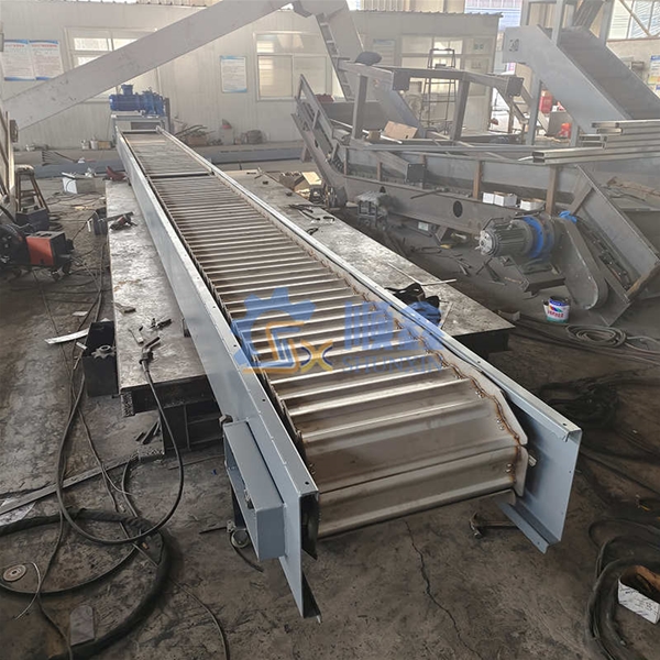 鱗板輸送（sòng）機